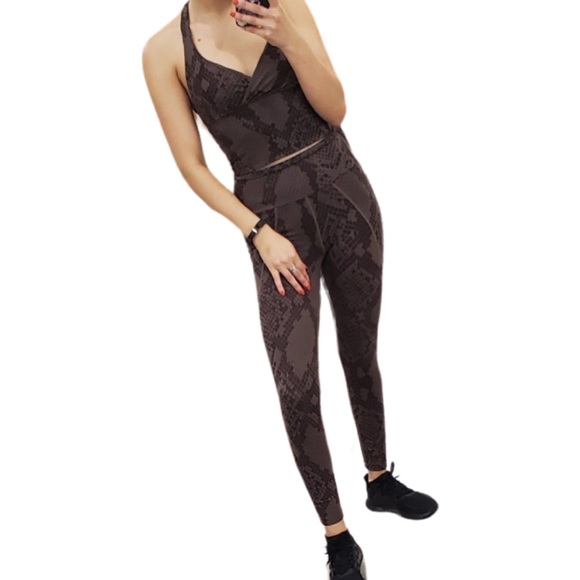 Guess Activewear set - Picture 1 of 1